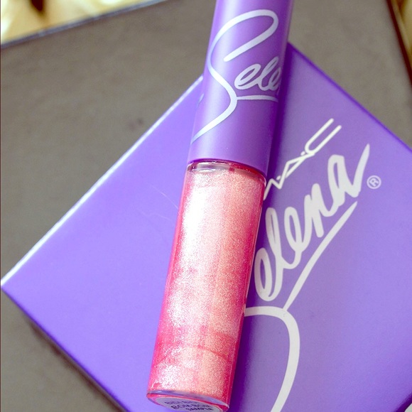 🌹MAC Selena Bidi Bidi LipGlass Limited Edition