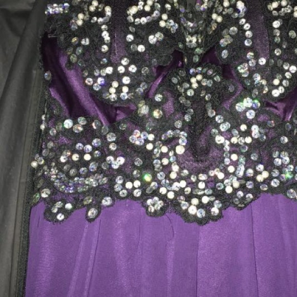Formal dress. - Picture 2 of 2