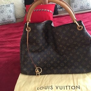 Louis Vuitton Artsy bag