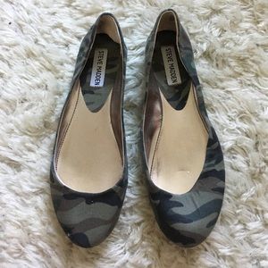 Army Steve Madden flats