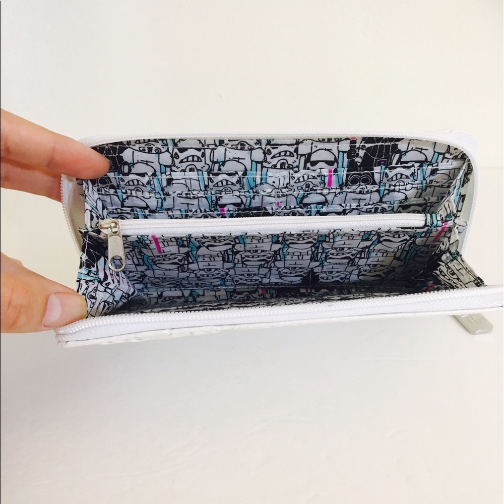 Star Wars Storm Trooper Zip Around Wallet - Picture 4 of 4