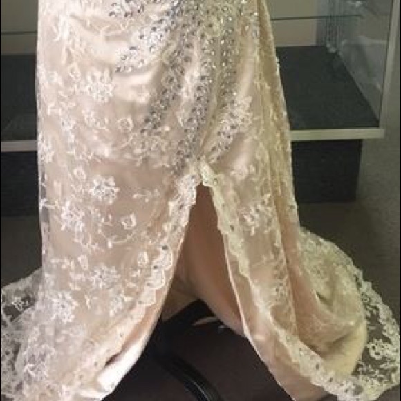 Chantilly wedding gown - Picture 2 of 4