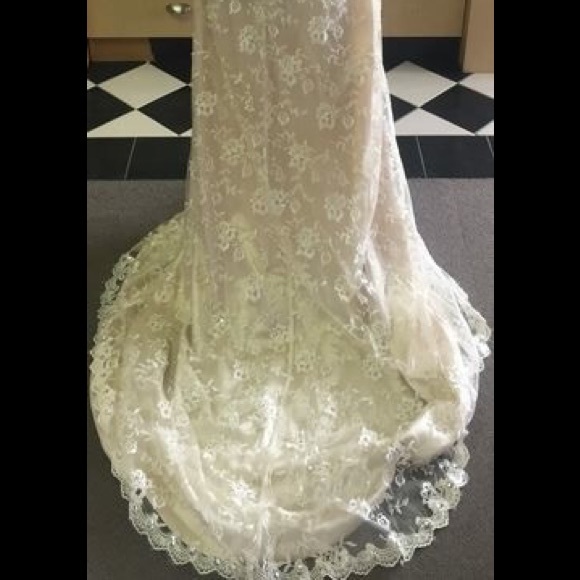 Chantilly wedding gown - Picture 4 of 4