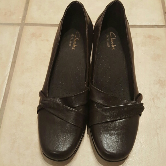 Clarks chocolate brown genuine  leather pumps