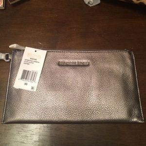 Michael Kors Bedford Lg leather zip clutch