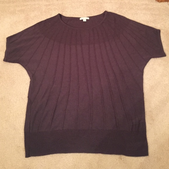 Short sleeve sweater