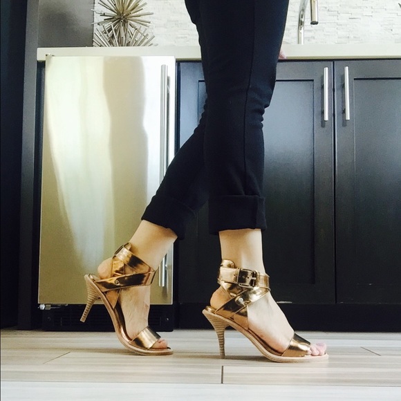 KENNETH COLE, COVER PAGE - Picture 2 of 5