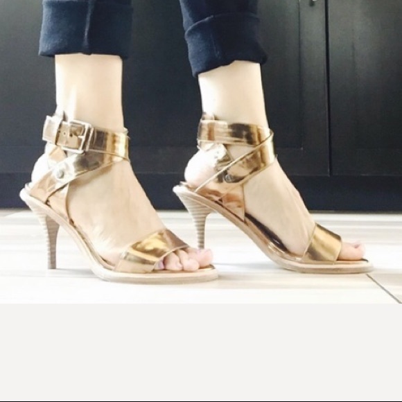 KENNETH COLE, COVER PAGE - Picture 3 of 5