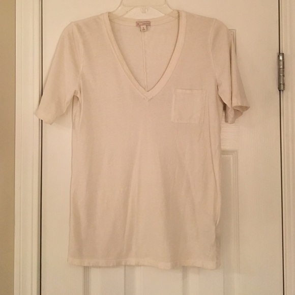 Gap v-neck pocket tee