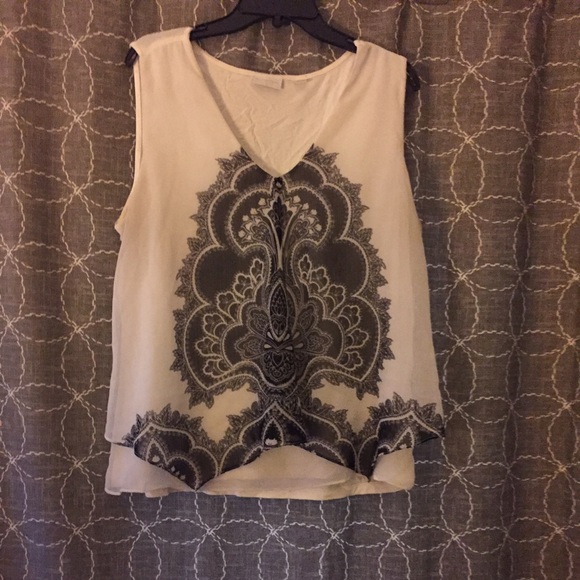 New York & Company Tops - Gorgeous white and black top