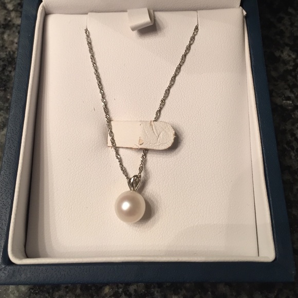 Blue Nile Freshwater Pearl Necklace - Picture 2 of 2