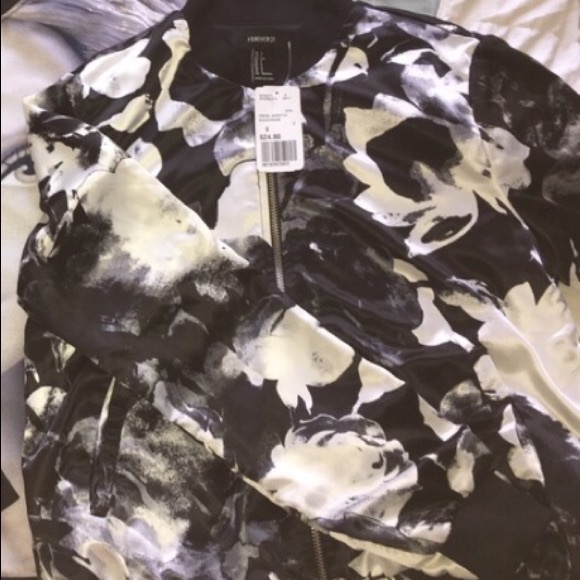 BUNDLE for R ❤️ - Picture 4 of 4