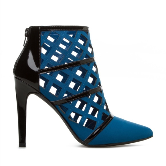 New Ankle boot - Picture 2 of 3