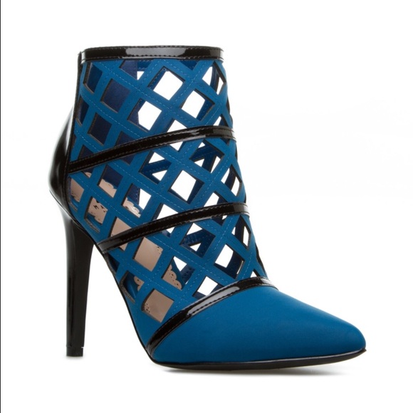 New Ankle boot - Picture 3 of 3