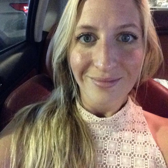 Meet your Posher, Melanie 😘 - Picture 3 of 4