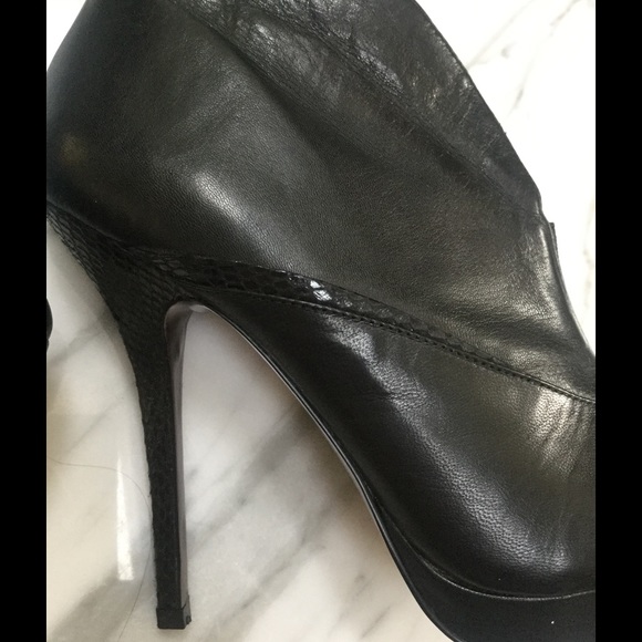 CHARLES DAVID LEATHER& SNAKE EMBOSSED BOOTIES - Picture 2 of 6