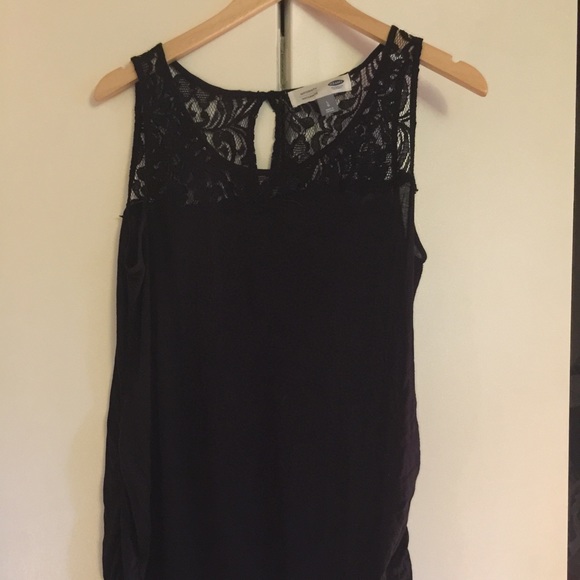 Maternity sweater & black tank - Picture 3 of 4