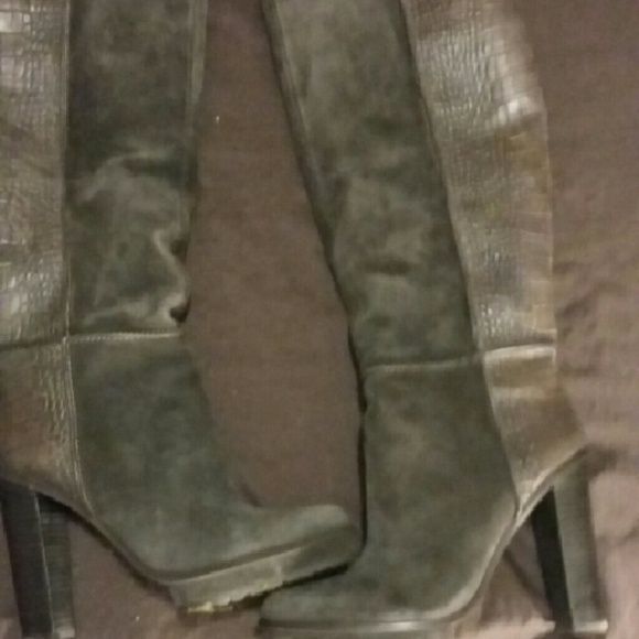 Knee boots