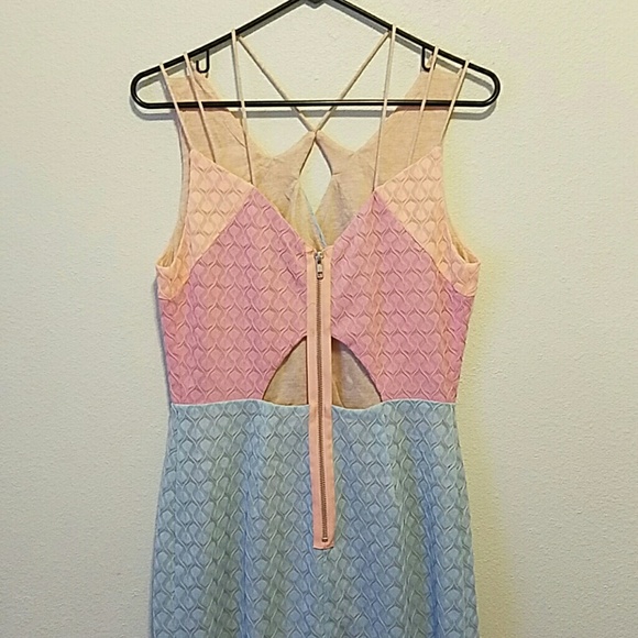 Dress - Picture 3 of 3