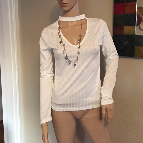 Adorable, sexy top with built in choker - Picture 2 of 3