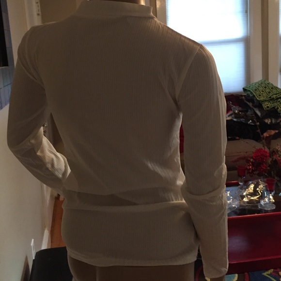 Adorable, sexy top with built in choker - Picture 3 of 3