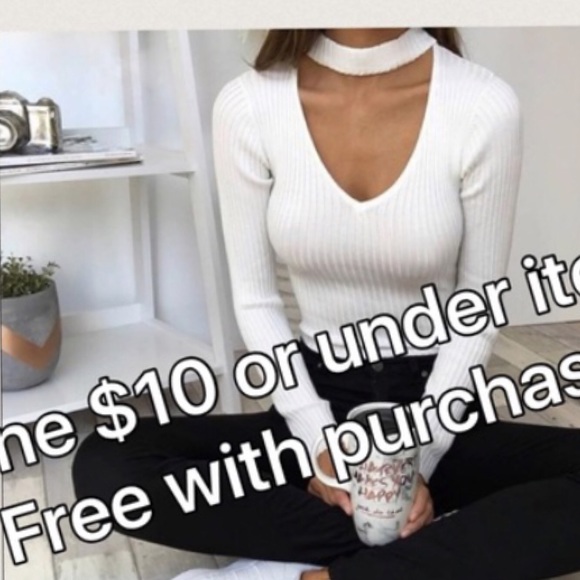 Tops - Adorable, sexy top with built in choker