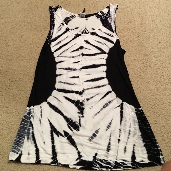 Sleeveless tie die tee
