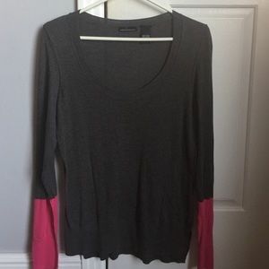 Light knit sweater- figure flattering. Worn once