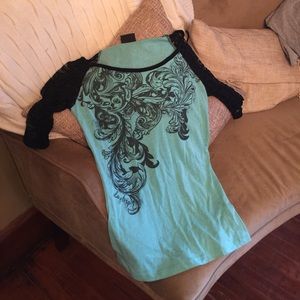 Mid length sleeves shirt