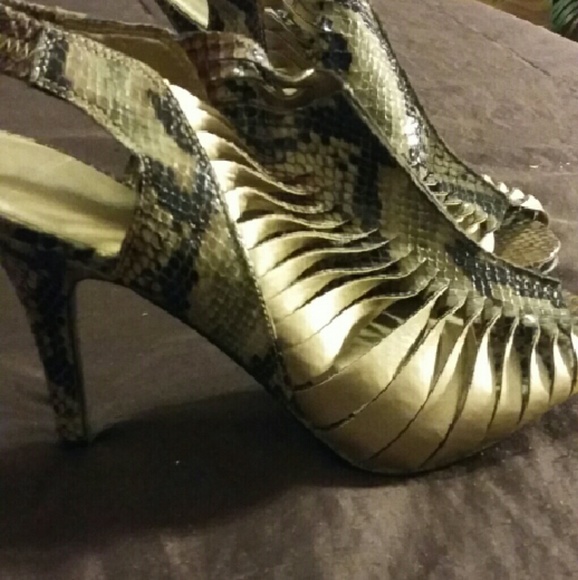 Heels - Picture 2 of 2