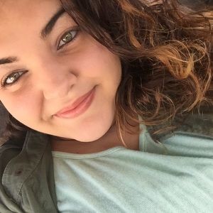Meet your Posher, Anna carolina