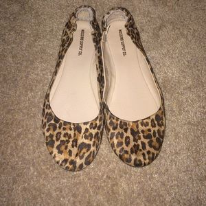Cute leopard flats.