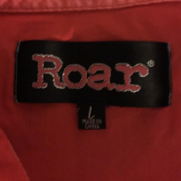ROAR button up - Picture 2 of 3