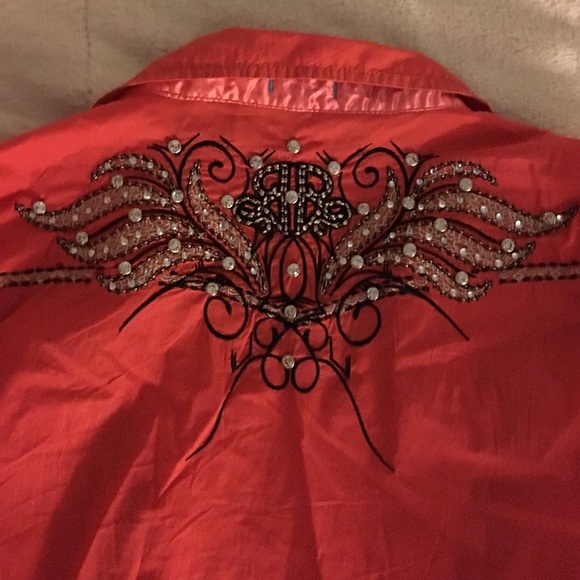 ROAR button up - Picture 3 of 3