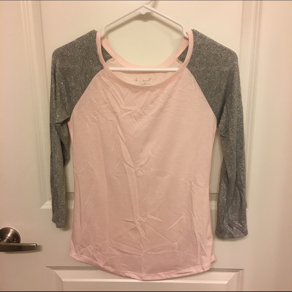 Baseball tee with shimmery sleeves
