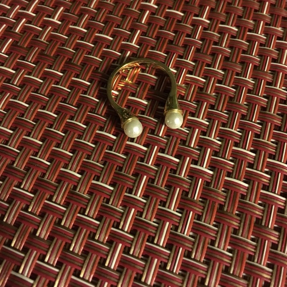 Ring- faux pearl and gold player. Size 6.5 - Picture 3 of 3