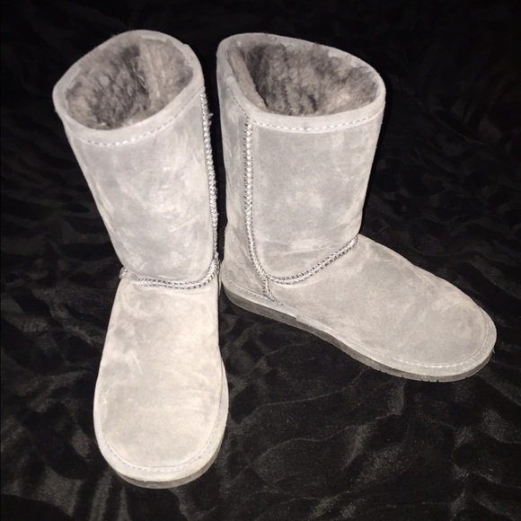 Gray bearpaw mid sized boots