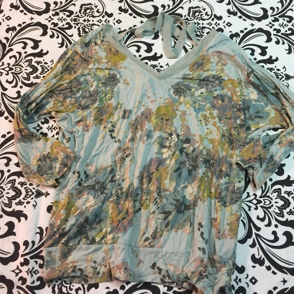 Women's top - Picture 1 of 1