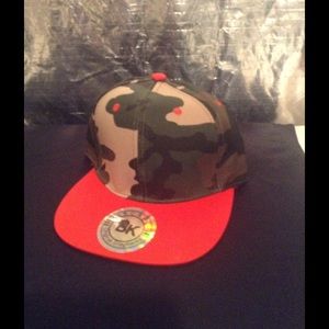 Camo red hat