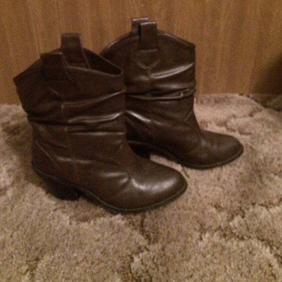 Brown heeled cowboy boots - Picture 2 of 2