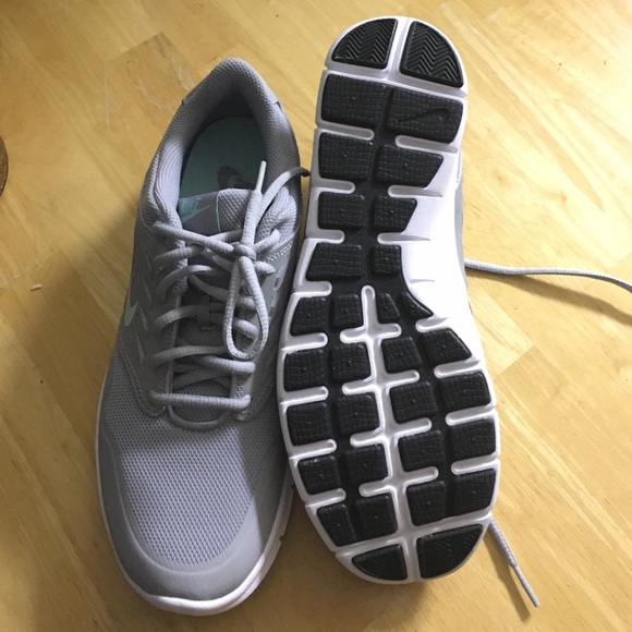 Nike size 10 brand new !!