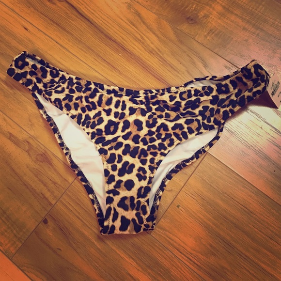 👙VS leopard bikini bottoms. Never worn !