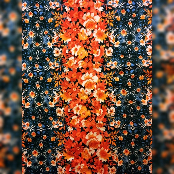 Forever21 silky smooth top with cut out back - Picture 3 of 4