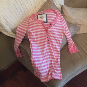 Mid sleeve t shirt.  Abercrombie