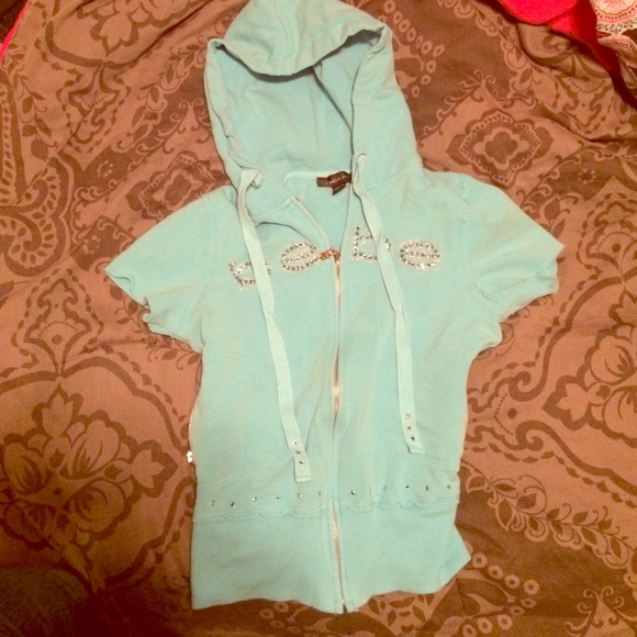 Short sleeved hoodie