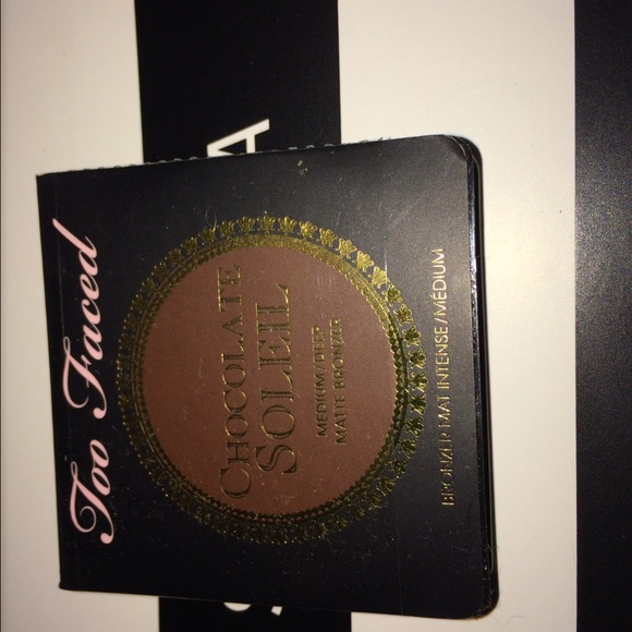 Deluxe size Too Faced Chocolate Solei bronzer