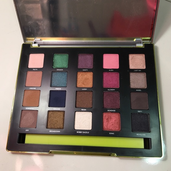 URBAN DECAY VICE PALLET
