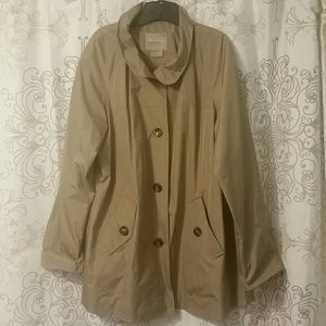 Lightweight rain coat
