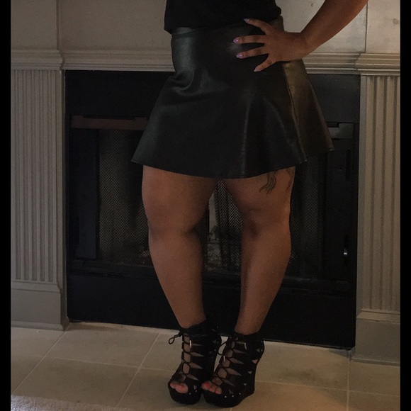 Faux leather mini skirt