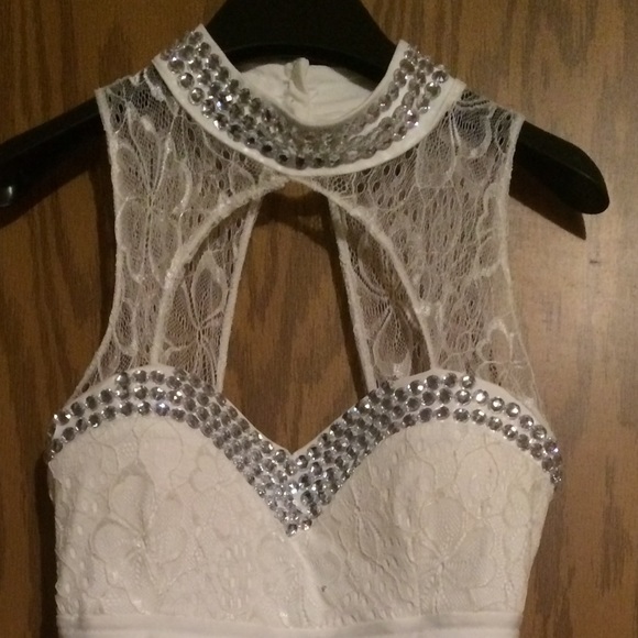 White Dress - Picture 4 of 4